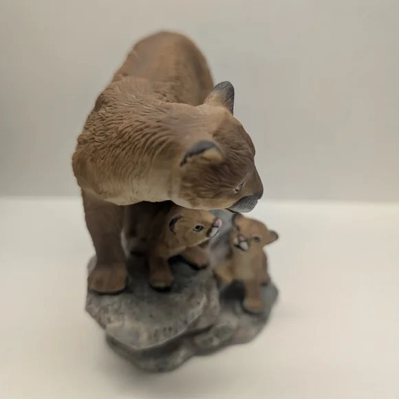 Mountain Lion Family Figurine - Brown - Picture 4 of 11